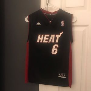 Boys sleeveless Labron/Heat Jersey M 10/12.